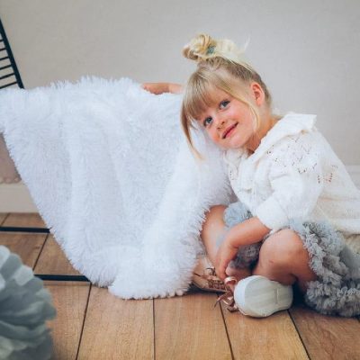 Alternative view of Bizzi Growin Ice White Koochicoo Fluffy Baby Blanket